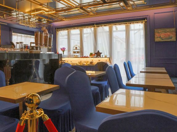 Blue breakfast room